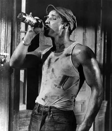 他是天才影帝,风流成性的好莱坞浪子,一部《教父》缔造不朽传奇