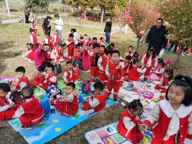 【图文】小朋友一起去郊游:雨露幼儿园秋游活动