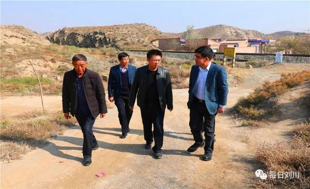 【主题教育】副县长张启业来刘川镇走访慰问贫困户并作"不忘初心,牢记