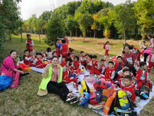 【图文】小朋友一起去郊游:雨露幼儿园秋游活动