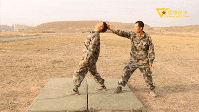 gif 被抓扯时如何反击并解脱?兵哥教你