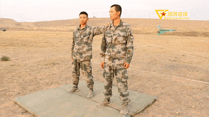 gif 被抓扯时如何反击并解脱?兵哥教你