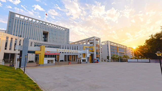 开设专业: 深圳市第二职业技术学校是深圳市教育局直属的全日制公办