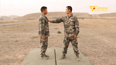 gif 被抓扯时如何反击并解脱?兵哥教你