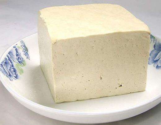 内酯豆腐100克 含钙17毫克 香干100克 含钙299毫克 豆腐皮 100克 含钙