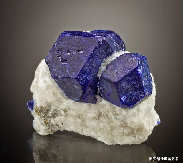 产于阿富汗的青金石(lazurite) 图片来源于网络