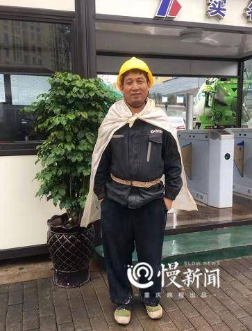 农民工大叔回应街上蹦跶走红网络:快乐是我的常态