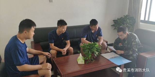 铜拆解园小型消防站开会传达上午会议内容,并强调10条禁令 余志春大队