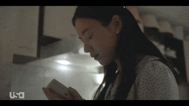 苏醒之后的她不仅发现自己会说英文,拥有身手不凡的格斗术,还成功完成