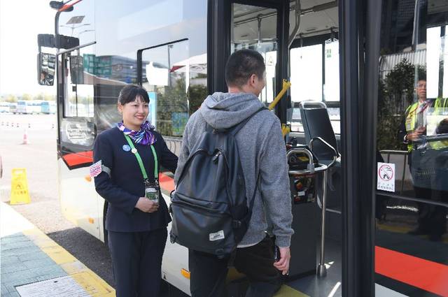 久事公交全员到岗全力投入全面到位为上海服务添"靓"色 集团领导慰问