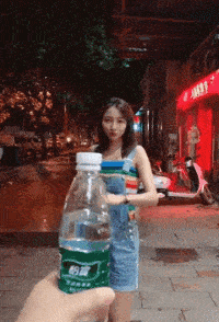 搞笑gif趣图:恕我直言,这种情况下,我一个俯卧撑都做不了!