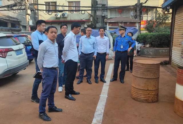 【工作动态】永中街道办事处主任章文督查度山综合整治工作