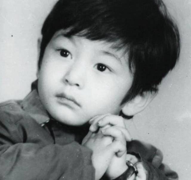 Baby儿子小海绵正面照曝光,这是黄晓明夫妇整