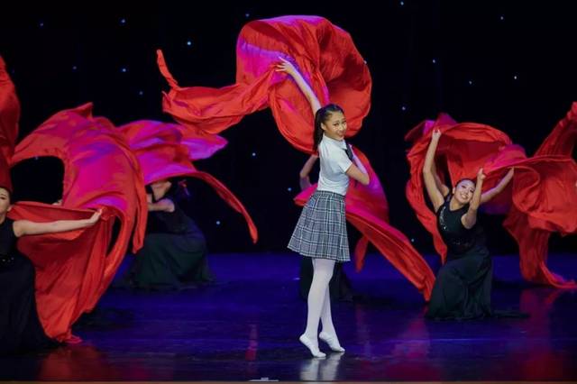 师大附中追梦舞蹈团参加市第二十二届学生艺术节舞蹈展演