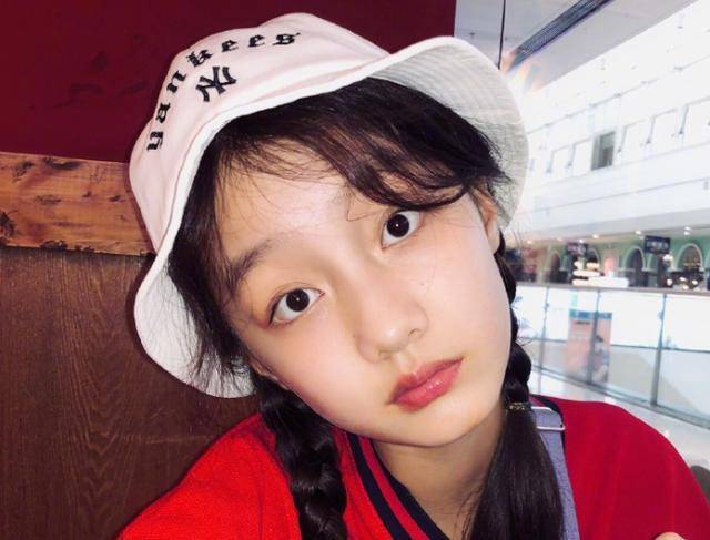 赵薇的"女儿"12岁了,颜值超高不输小四月,美人胚子气质凸显