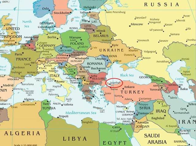 伊斯坦布尔(红圈)地跨两大洲,沟通黑海和地中海