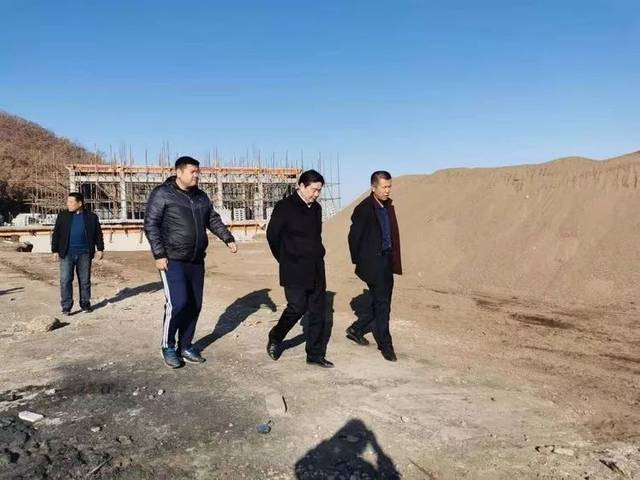 索曙辉到额尔和乡攻坚违建"庭院"别墅工作整治督导和脱贫工作清查大门别墅伸缩问题图片