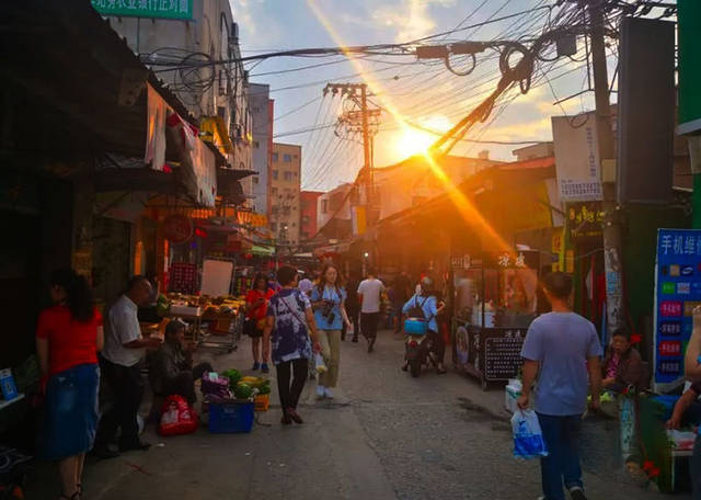 马巷,历史上又称为舫山,马家巷,马厝巷,位于厦门市翔安区的中西部.