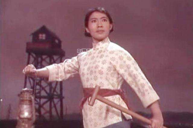 美丽的李炳淑70年代演龙江颂中江水英成偶像如今77岁好优雅