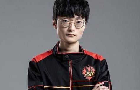 PDD斗鱼直播间评论小天:当初战队都在抢黄金