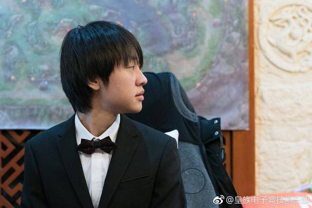 PDD斗鱼直播间评论小天:当初战队都在抢黄金