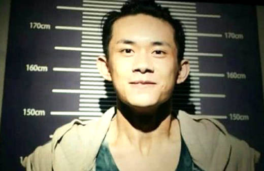 有种"罪犯照"叫易烊千玺,真实身高太难堪,网友:导演就是个坑!_手机搜