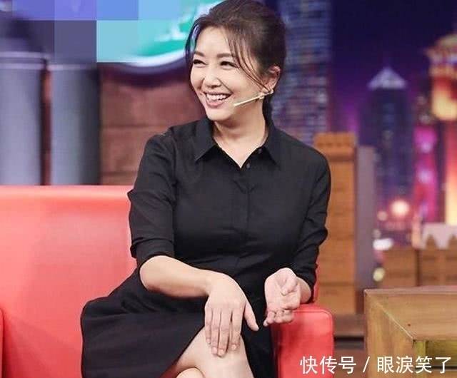 51岁江珊与女儿近照,为女儿而牺牲事业,何等聪明