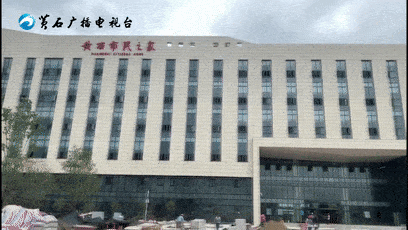 市民之家共设立 271 个窗口, 常驻窗口工作人员 400 人, 以