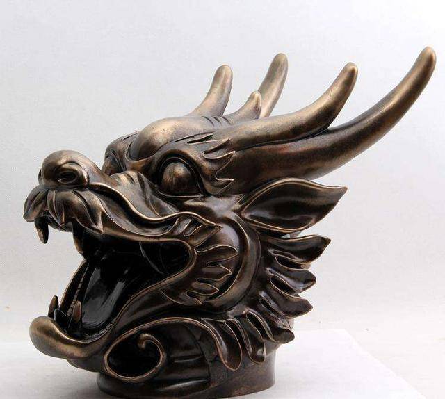 首至今下落不明,而另外一件龙兽首则在去年出现在法国巴黎的拍卖会上
