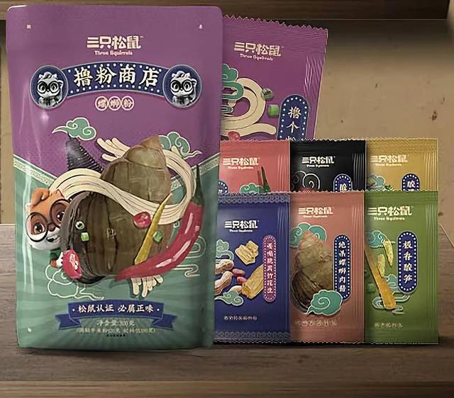 据悉,这是柳州螺蛳粉与三只松鼠合作的产物.