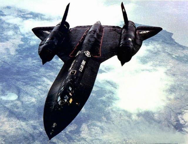 世界飞机速度之最—美国sr-71黑鸟高空高速侦察机