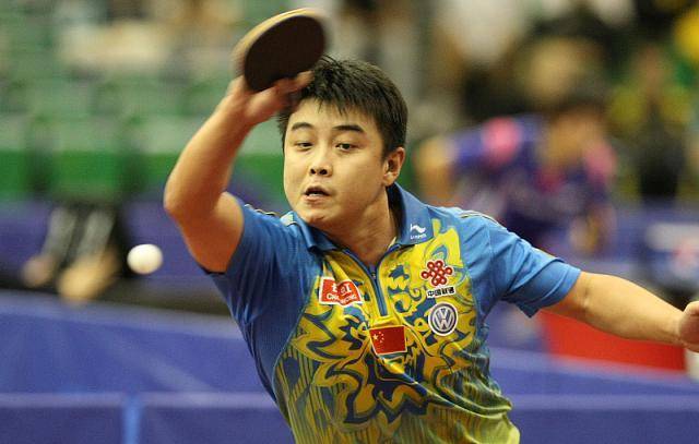 王皓15岁进入国家二队,16岁拿下亚少赛冠军,17岁升入一队.