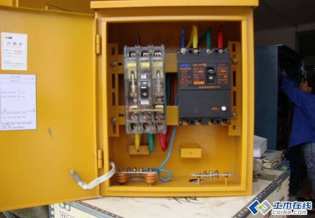 三级配电 二级保护一机一闸一漏一箱配电箱及施工要求