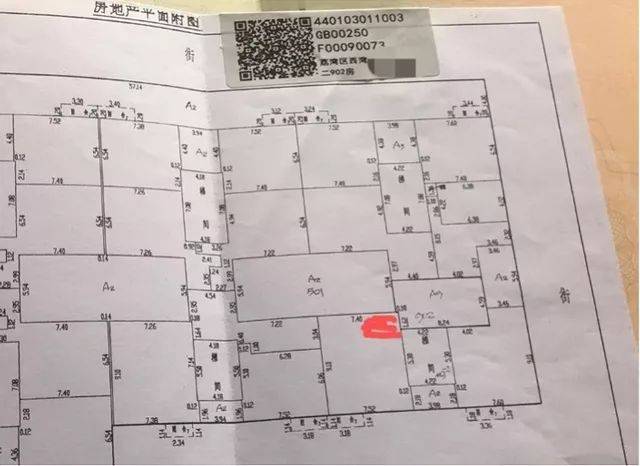 房产证上的平面附图,红色部分为戚先生家902房的"厕所厨房"位置,的确