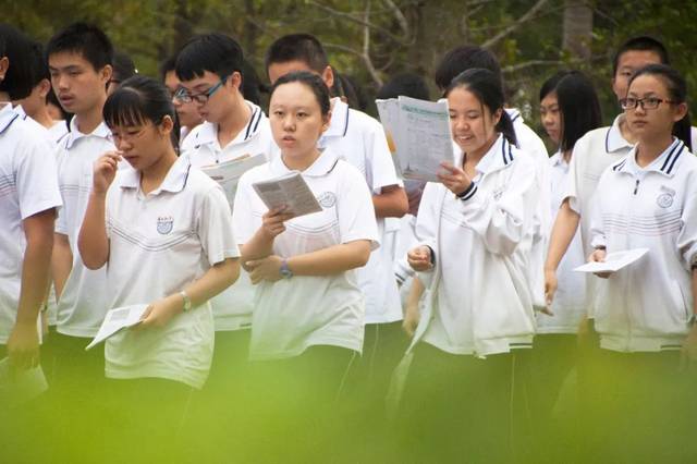 今天的头条,我们留给厦大附中的这位老师!