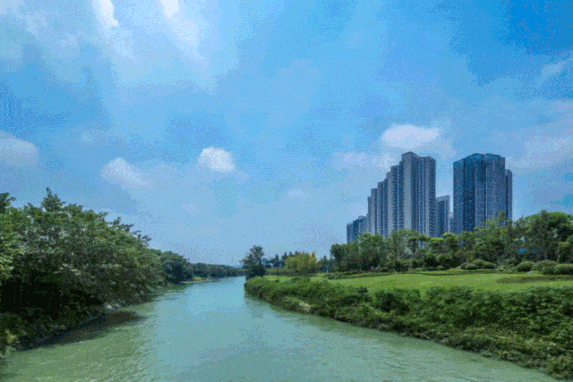 1公里,涵盖滨河生态绿地,多