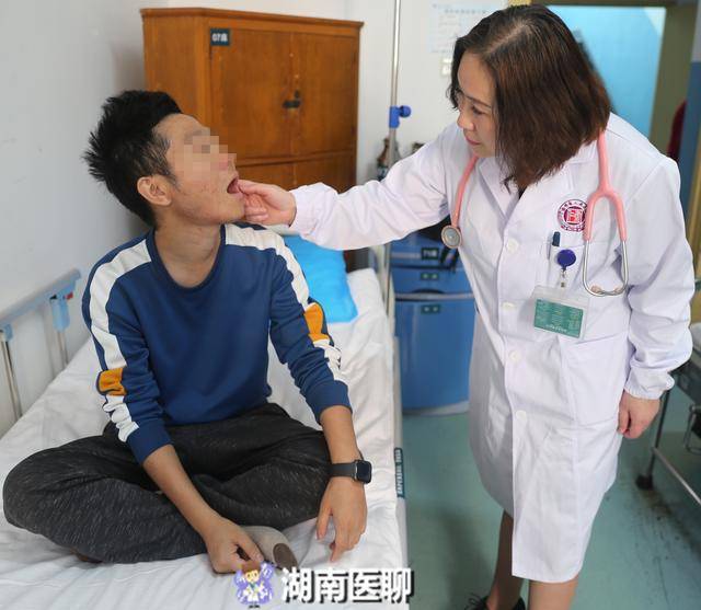 男子反复口腔,肛门溃疡半年之久,以为是上火?医生直言