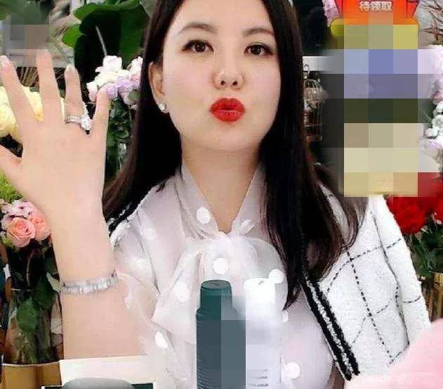 李湘直播被喷,不只是口误问题,更是"态度"问题