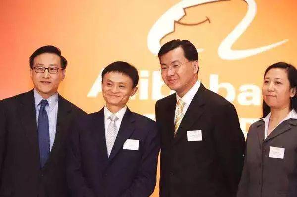 第二件事就是空降了三位高管,一个是张勇,如今的阿里巴巴ceo;一个是