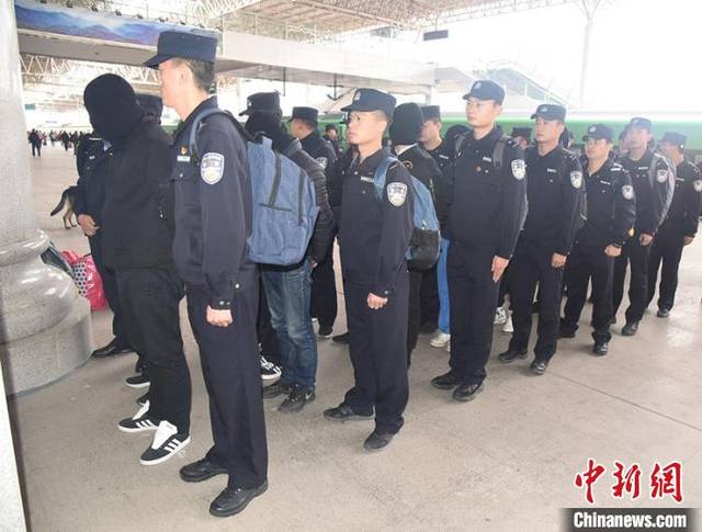 新疆兵团破获异地特大电信网络诈骗案 抓获7名嫌疑人