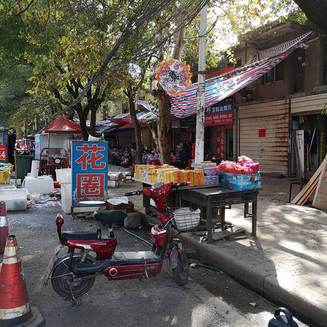 武汉东湖高新区豹澥桥北路占道经营——景观图