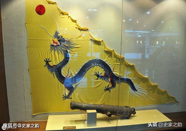 列强嘲笑晚清把"黄龙旗"做国旗,国人:果然是老外不懂中华文化