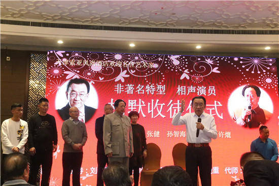 杨默