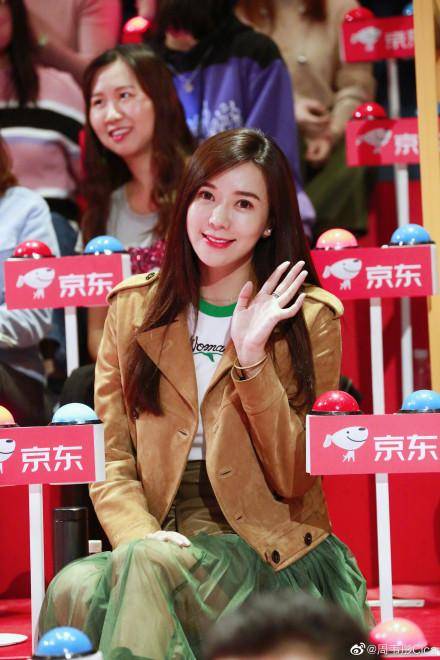 宅男女神周韦彤惊现《奇葩说》观众席,网友:史上最美女观众