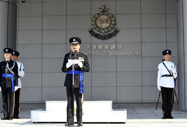 香港警队"一哥"更迭:邓炳强将接替卢伟聪