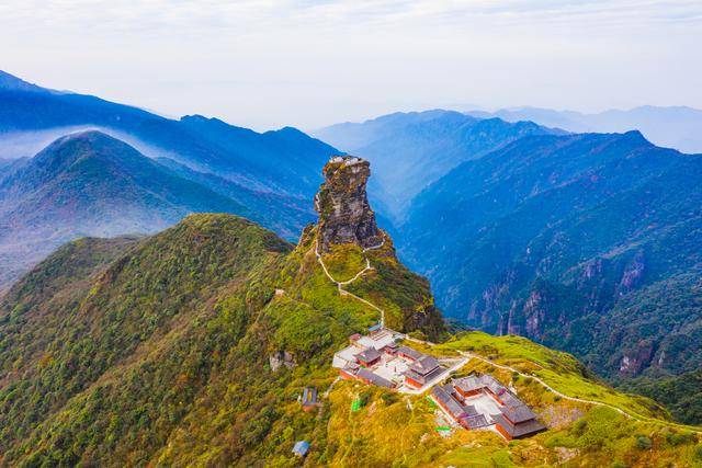 原创一部苗族史,两条上山路,遇见天空之城梵净山