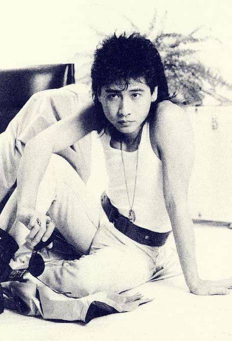 黄渤曾靠唱他的歌赚钱,他的青春回忆,大约在冬