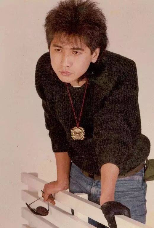 黄渤曾靠唱他的歌赚钱,他的青春回忆,大约在冬