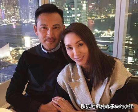 妈妈是郭可盈,爸爸是林文龙,从小就出生在豪门