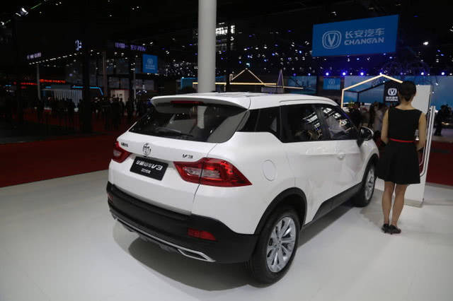 2019款华晨中华v3,8万级别小型suv,车展实拍!